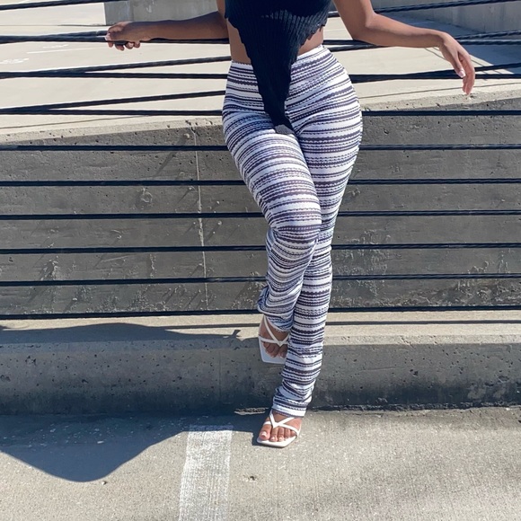 Black and white extended pants. Never worn. New from my boutique - Picture 1 of 2